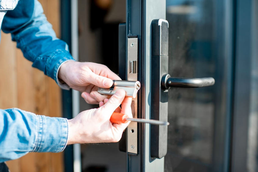 locksmith rekeying business locks in Austin Texas